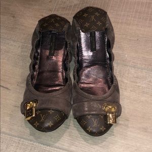 Louis Vuitton flats!